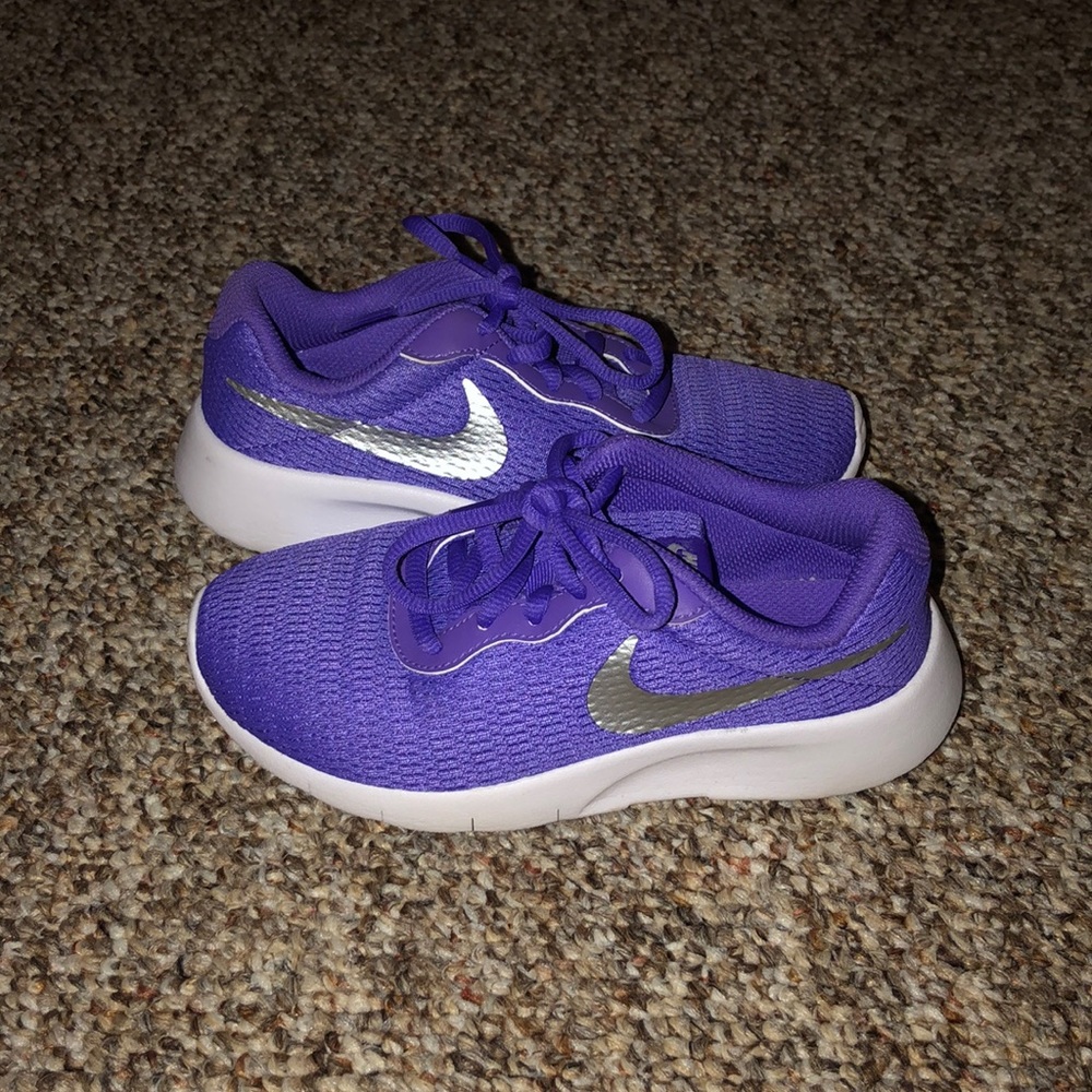 SOLD Nike shoes